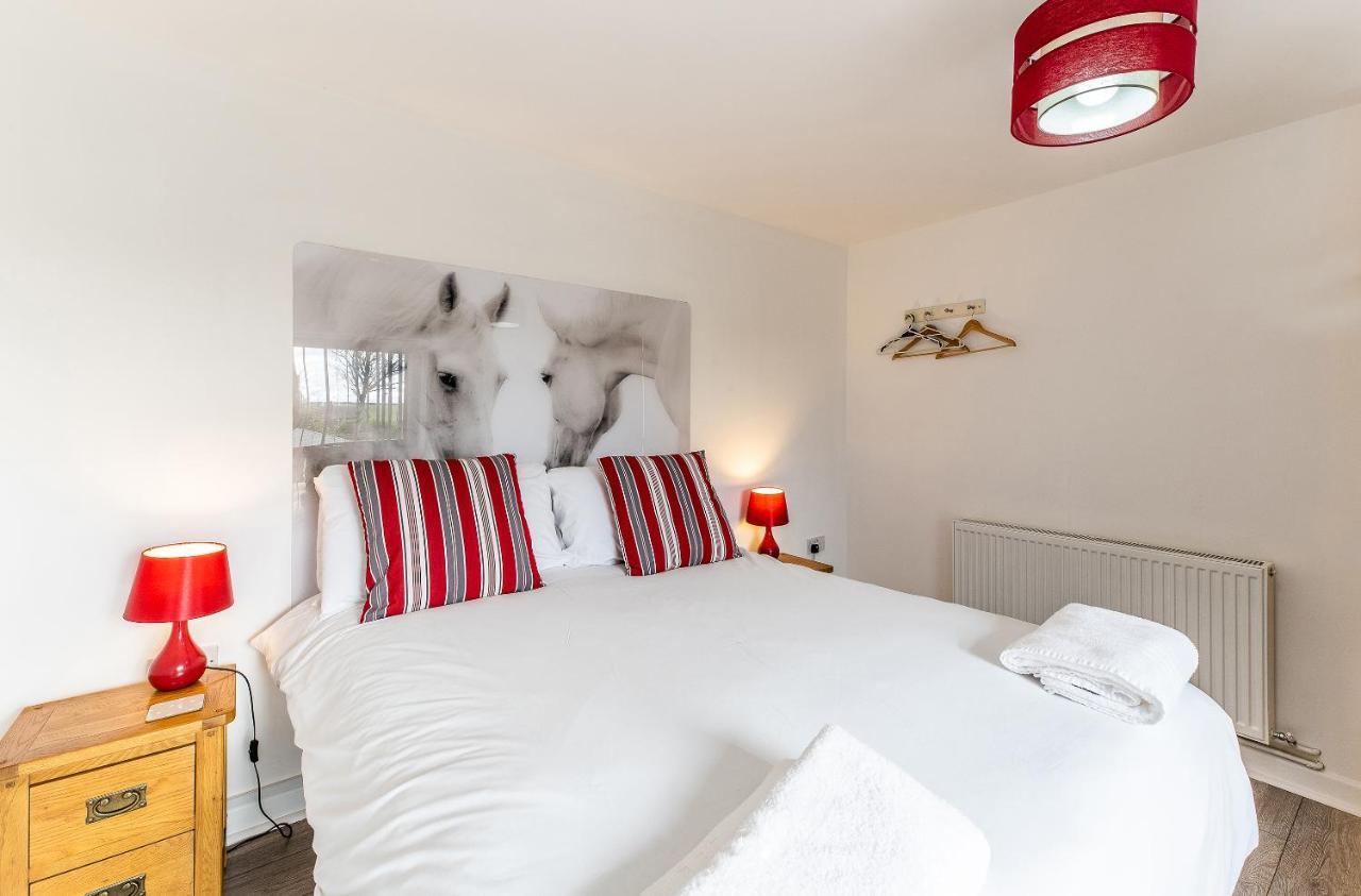Fairview Farm Holiday Accommodation 14 Luxury Lodges, Cabins, Dog Friendly, Suitable For Couples, Families And Groups, Wedding Guests , Corporate Events, Sleeps 2-65 Guests In Ravenshead, Nottingham Near Sherwood Forest, Set In 88 Acres Εξωτερικό φωτογραφία