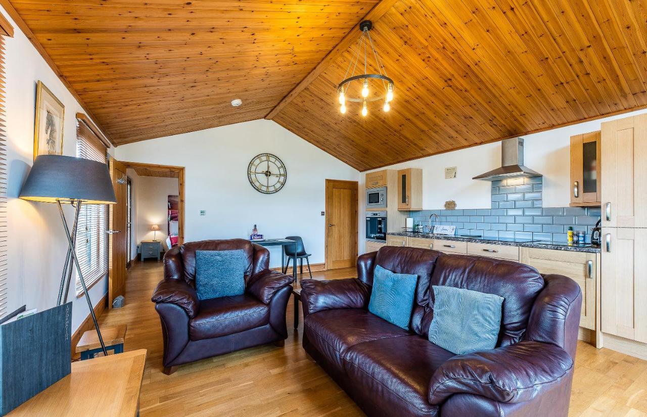 Fairview Farm Holiday Accommodation 14 Luxury Lodges, Cabins, Dog Friendly, Suitable For Couples, Families And Groups, Wedding Guests , Corporate Events, Sleeps 2-65 Guests In Ravenshead, Nottingham Near Sherwood Forest, Set In 88 Acres Εξωτερικό φωτογραφία