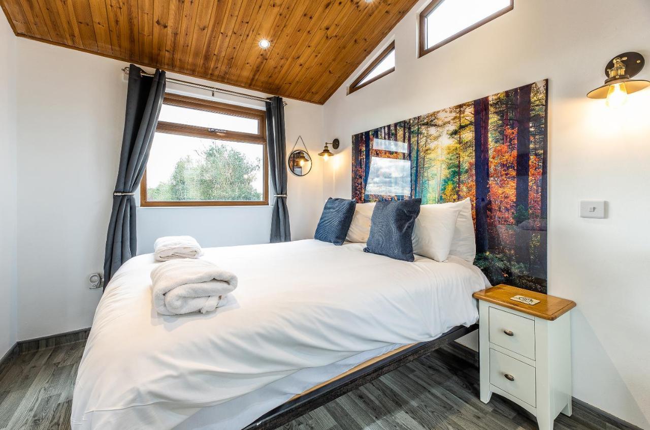 Fairview Farm Holiday Accommodation 14 Luxury Lodges, Cabins, Dog Friendly, Suitable For Couples, Families And Groups, Wedding Guests , Corporate Events, Sleeps 2-65 Guests In Ravenshead, Nottingham Near Sherwood Forest, Set In 88 Acres Εξωτερικό φωτογραφία