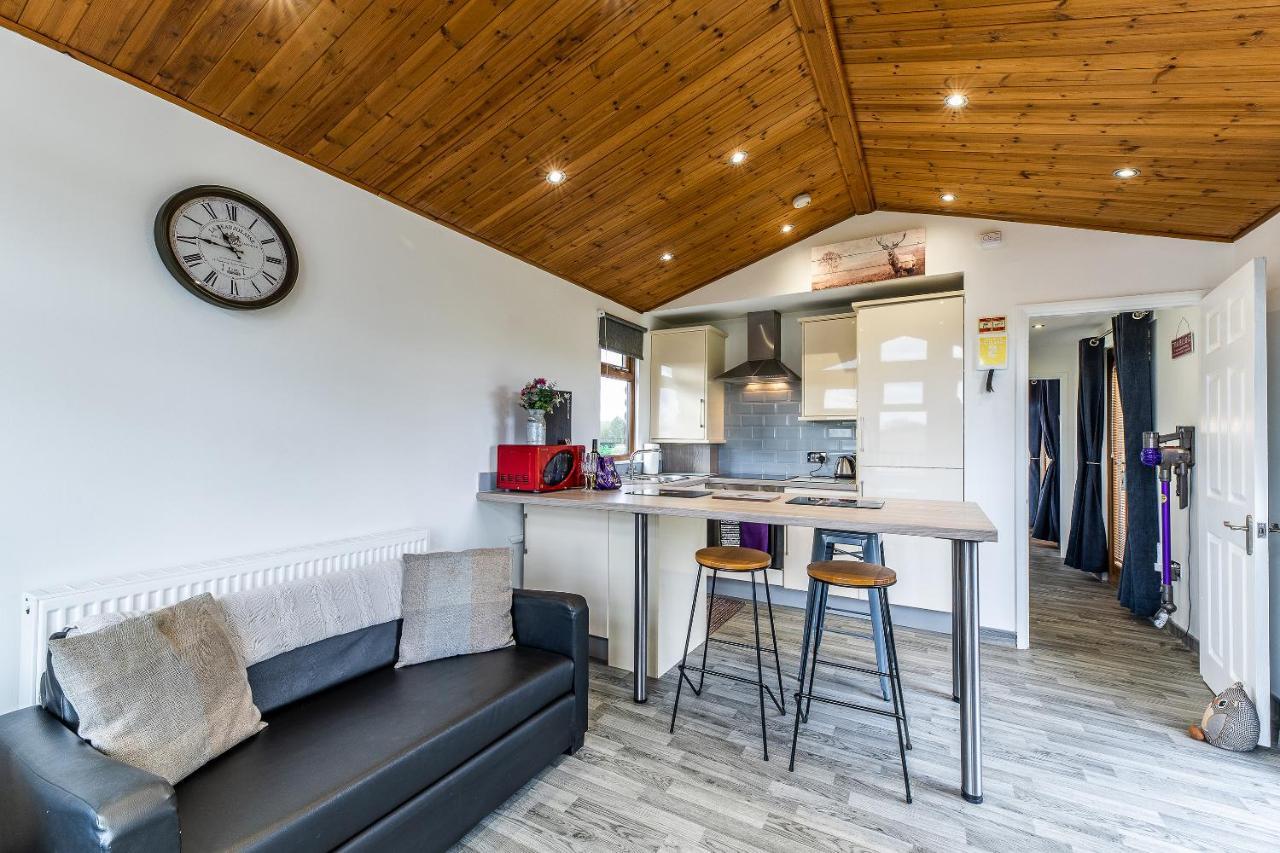 Fairview Farm Holiday Accommodation 14 Luxury Lodges, Cabins, Dog Friendly, Suitable For Couples, Families And Groups, Wedding Guests , Corporate Events, Sleeps 2-65 Guests In Ravenshead, Nottingham Near Sherwood Forest, Set In 88 Acres Εξωτερικό φωτογραφία