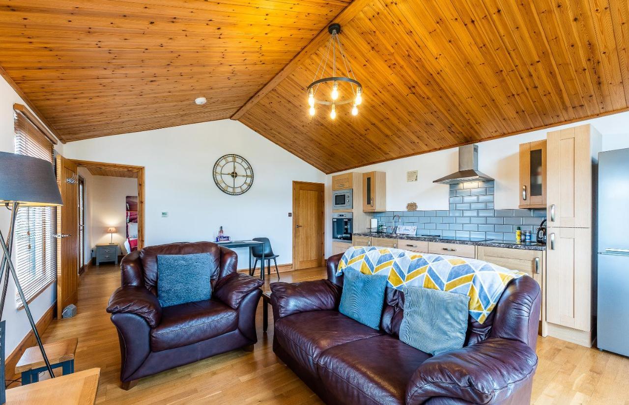 Fairview Farm Holiday Accommodation 14 Luxury Lodges, Cabins, Dog Friendly, Suitable For Couples, Families And Groups, Wedding Guests , Corporate Events, Sleeps 2-65 Guests In Ravenshead, Nottingham Near Sherwood Forest, Set In 88 Acres Εξωτερικό φωτογραφία